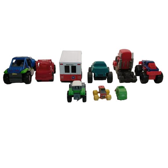 Mixed Lot of 9 Toy Cars Diecast & Plastic Vehicles Trucks Jeep Ambulance Vintage - Picture 6 of 10
